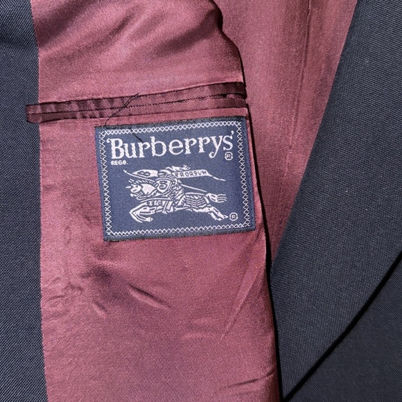 Burberry Blazer. - Picture 3 of 6